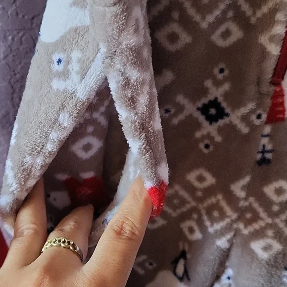 Matching Women's Polarbear Pajamas - Picture 11 of 17